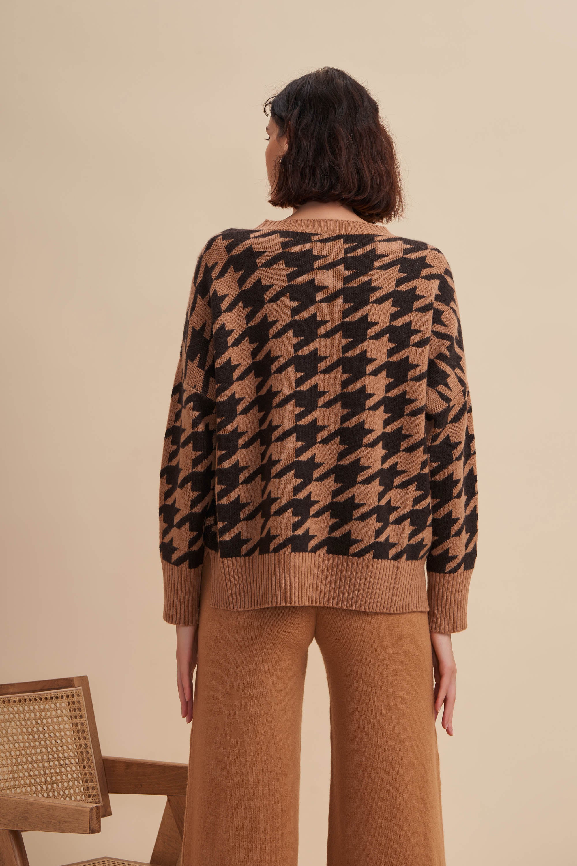 houndstooth sweater, camel cashmere sweater, camel sweater women, crew neck cashmere sweater, crew neck sweater womens, 70s sweater, retro sweater, vintage sweater